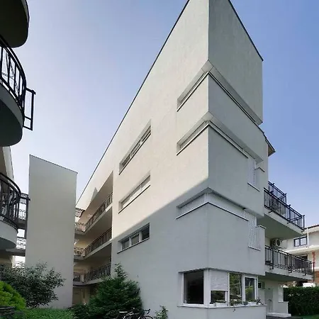 Eden Apartment *