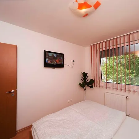 Eden Apartment *